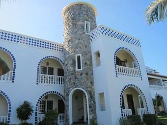 Hostal Squares Beachside Apartments