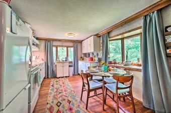 Vibrant Putney Cabin With Fire Pit Hike And Ski!