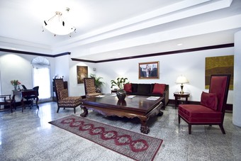 Hotel De Ville