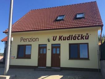 Samostatn� Apartm�ny - Penzion U Kudl�?k? Pouzd?any