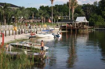 Hotel Lake Roy Beach Inn
