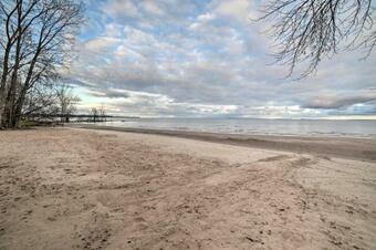 Lake Michigan Home With Private Beach And Deck!