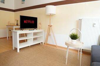 Full House Studios - Westside Apartment - Netflix + Nescaféi Inkl.