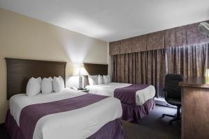 Hotel The Yellowknife Inn
