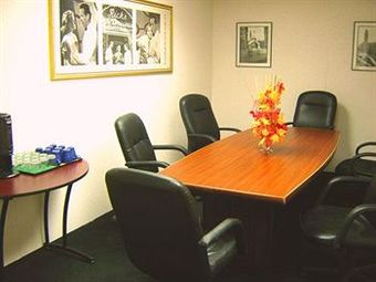 Peterborough Inn & Suites Hotel