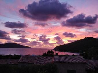 Demi Villa � 500m De La Plage Avec Vue Sur Mer.