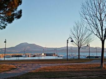 Mosaici Sunrise - Lake Front Apartment With Beautiful View