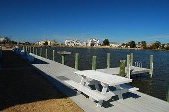 Hotel Fin 'n Feather Waterside Inn By Kees Vacations