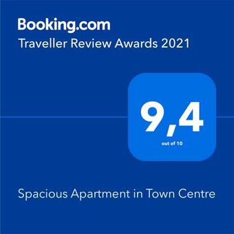 Spacious Apartment In Town Centre