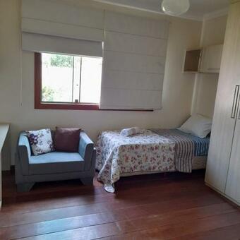 Casa Com Bangal�s Agrad�vel E Tranquilo