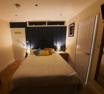 Hostal Threeways