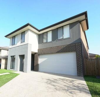 Luxury 9 Brm House In Melbourne