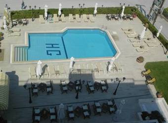 Santa Beach Hotel