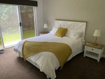 Calypso Retreat - Modern Townhouse - Ocean Views