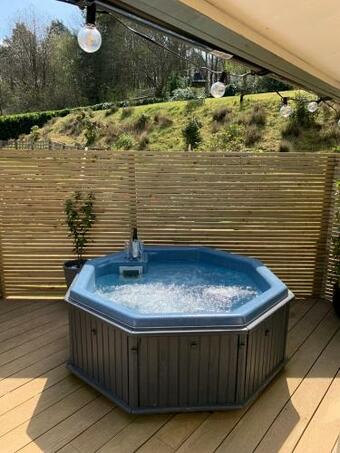 Beauslodge Authentic Cabin With Private Hot Tub