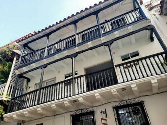 Colonial House Apartment - Historic Center