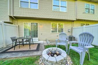 Quiet Townhome With Patio About 16 Mi To Pittsburgh