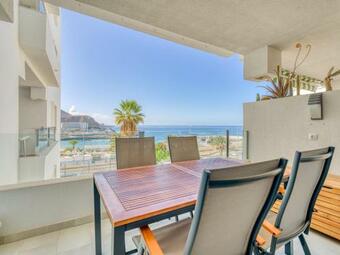 Apartamento Beautiful Ocean Views - 100m From Beach - Balcony & Pool
