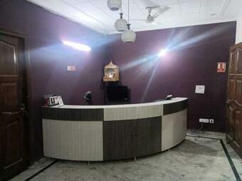 Hotel Oyo 90180 Jk Guest House