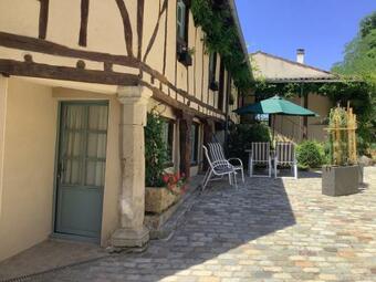 Lovely 2 Bedroom Gite With Shared Pool