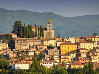 Cosy Apartment In Poggio- Camporgiano-lu With Terrace