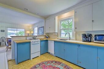 Lakefront Cottage With Covered Porch And Dock!