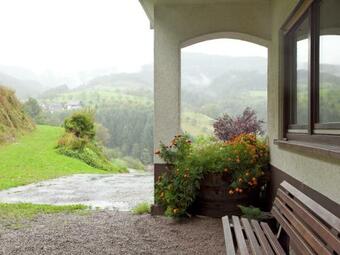 Modern Apartment In Bad Peterstal-griesbach With Vineyards