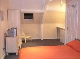 Hostal Athol House