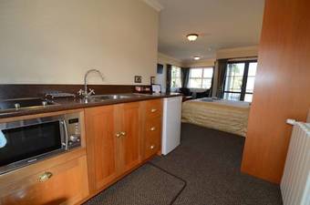 Lantern Court Motel