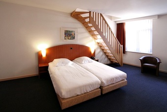 Aris Grand Place Hotel