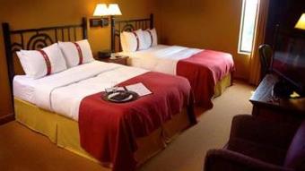 Holiday Inn Hotel Pewaukee-milwaukee West