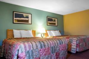 Econo Lodge Hotel