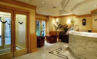 Hotel White