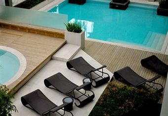 F1 Hotel