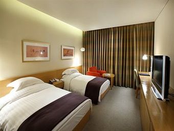 Rolling Hills Hotel