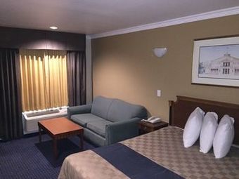 Motel Walnut Inn & Suites