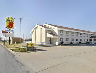 Hotel Super 8 Nevada Mo