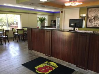 Motel Super 8 By Wyndham Sarasota Near Siesta Key
