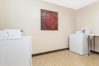 Hotel Super 8 By Wyndham Columbus Airport