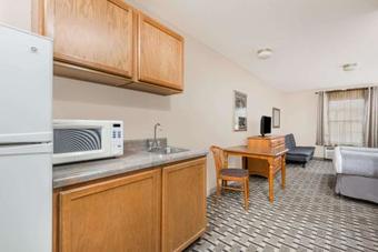 Hotel Days Inn & Suites By Wyndham Sellersburg