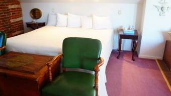 Posada Harbor Haus Inn & Suites