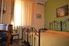 Hostal A Due Passi Dal Duomo B&B