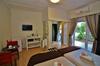 Hostal Livine Sante