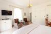 Hostal A Tuscan Villa Guest House
