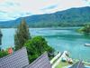 Zo�?s Paradise Waterfront Hotel