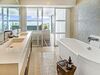 Hotel Hodges Bay Resort And Spa
