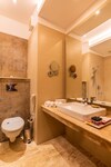 Hotel Divine Clarks Inn Suites