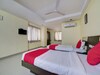 Hotel Oyo 28033 Pradha Grand