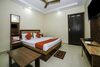 Oyo 27825 Hotel Royal