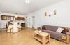 Three-bedroom Holiday Home In Pag